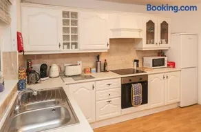 Two bedroom townhouse in the heart of Dungarvan - Image 3