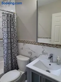 Two-Bedroom Home Private Parking 25 min to NYC - Image 2
