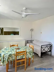 Magnifique appartement 2p dans une villa avec vue mer, terrasse & parking privé - Image 3