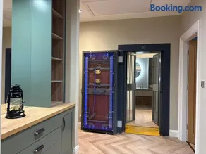 The Old Bank - Image 2