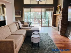 Lakeside Modern Retreat in Tempe - Image 1