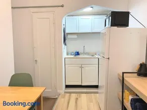 Chelsea Studio-Shared Bathroom with Kitchen Twin Bunk Bed - Image 5
