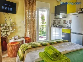 Studio apartment by the sea at Spathies Beach - Image 2