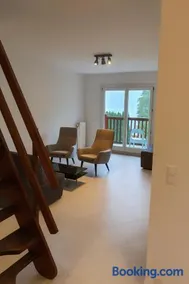 Lakeview Apartment - Image 4