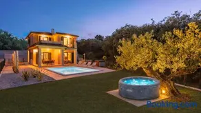 Villa mit Sauna, Terrasse und Garten - Image 1
