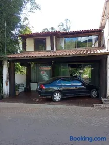 Casa Rústica de Madeira - Image 1