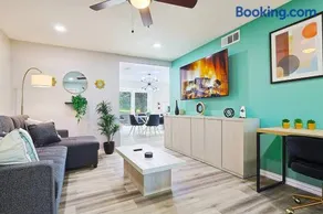 3BR Richardson Park Retreat With Deck Sleeps 11 - Image 1