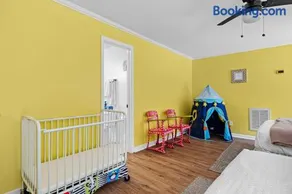 2 Bed 1 Bath Private Suite Funky Bunch TYSUT - Image 4