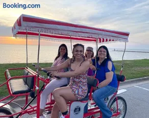 Hot tub, bench bike, kid pet friendly - Image 2