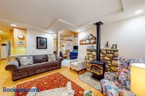 Mountain Home with Access to Shared Pool Hot Tub Sauna & Tennis - Image 2