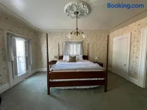 Carriage House Bed and Breakfast - Image 1