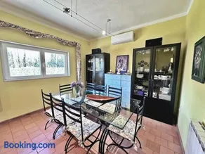 T3 Cozy Old House with XL garden - Image 1