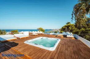 MareLuxe & Pool - Villa By The Sea - Image 1
