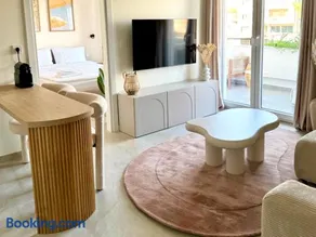 Covea by the Sea Boho Seaside Apartment, 400 m from the Beach - Image 2