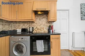 Charming 1-Bedroom Home in Alexandria - Image 3
