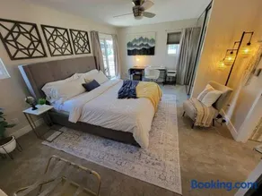 San Diego Oasis with Hot Tub, Gym, Outdoor Theater, Yard, 10 Min From Downtown - Image 4