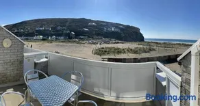 Whispering Waves in Porthtowan, Beachfront Apartment - Image 3