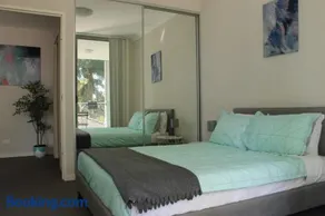Enjoyable Holiday Home For Group Six - Image 4