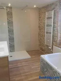 Maison chaleureuse dans village calme - Image 2