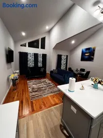 SPRINGVIEW HOMES 12MINS FROM EWR & 3 MINS FROM UNIVERSITY HOSPITAL - Image 2