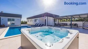 Villa mit Garten, Terrasse und Grill - Image 4