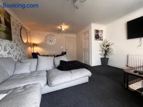 Exotic Maidstone Home - Image 3