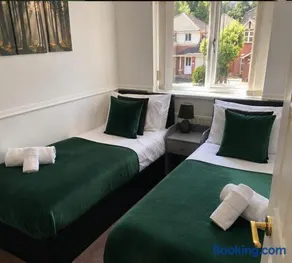 Luxury 4 Bed Hot Tub House - Image 3