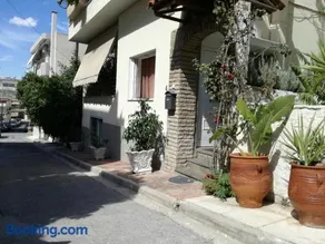 Agapi's Two Levels Studio - Image 2