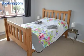 Cheerful 3 bedroom property set in the countryside - Image 1