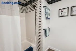 Indoor Hot-Tub! Spacious & Updated MQT Township Home! - Image 5