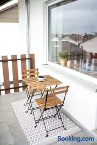 Platz für 8 Pers - C4S Come4Stay Monteure "InnArt" Boxspringbett Einzelbett Töging am Inn, Parkplatz, WLAN, Balkon, Smart TV, voll ausgestatteter Küche, Waschmaschine - Image 3