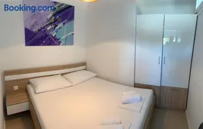 Sunset Apartments - Image 3