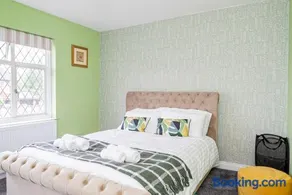 Stunning Place, close to Windsor & Heathrow & Private Parking - Image 5