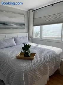 Incredible Los Angeles Beach Home with Amazing Ocean Views - Image 2