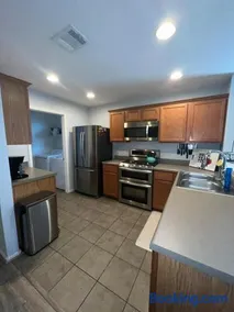 New Home with King Bed and 3 Bedrooms Fire pit Minutes to Cota and Tesla - Image 3