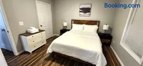 Quiet and Comfortable 2 BD Duplex - Image 3