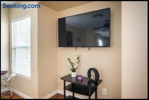 4 bedroom North Las Vegas with pool - Image 4