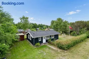 Lovely Holiday Home With Garden Near Water - Image 1