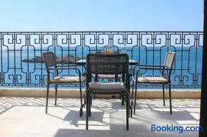 Sveti Stefan Beach Apartment - Image 1