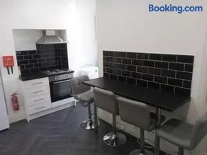 Double-bed (E1) close to Burnley city centre - Image 5
