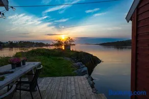 Vár Seaside Cabin - Image 2