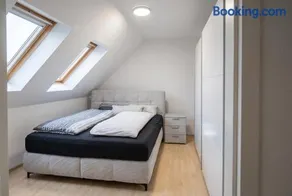 Helles Dachgeschoss Apartment im Herzen von Hameln Altstadt, Bahnhof und Weser zu Fuß erreichbar - Image 4