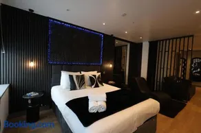 Luxury Flat,Sauna, Jacuzzi, Free Parking - Image 2