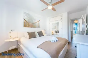 VB Fantastic 3BDR Duplex with large terrace - Image 1