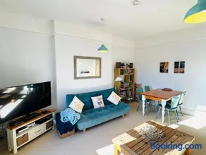 NEW Seabreeze Large Family Apt Sea Views Ventnor - Image 2