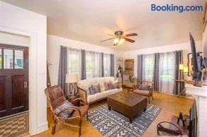 Downtown Lawrence University - Edge of Campus Perfect for Families - Image 2