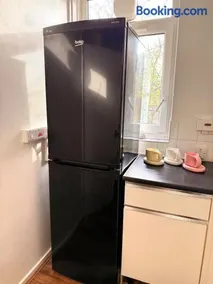 Stylish Balham flat 15 mins to central London - Image 2