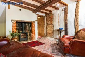 Taper House - Cosy Medieval Cottage - Image 2