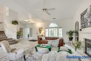 Rudraksha-5BR Luxury,3Bath, NE Fresno, Shopping, Dining, Medical, Tourist Attractions - Image 3