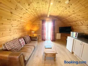 Pond View Pod 1 with Outdoor Hot Tub - Fife - Loch Leven - Lomond Hills - Image 2